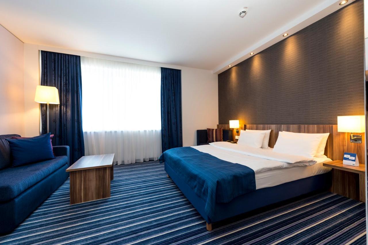 Holiday Inn Express Bremen Airport, An Ihg Hotel מראה חיצוני תמונה