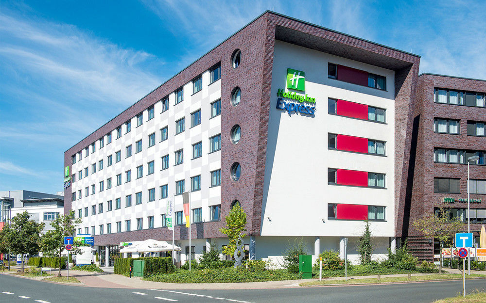 Holiday Inn Express Bremen Airport, An Ihg Hotel מראה חיצוני תמונה